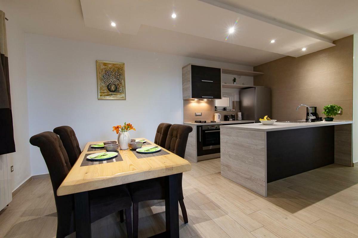 Apartment Svemir Primošten Dış mekan fotoğraf